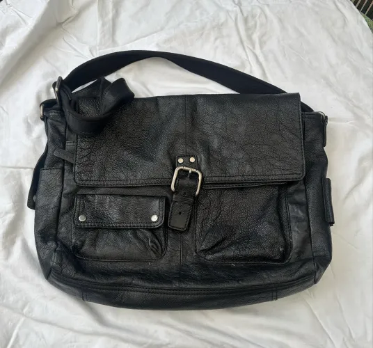 bolsa carteiro fossil couro preta