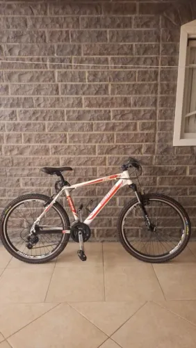 Bicicleta semi nova