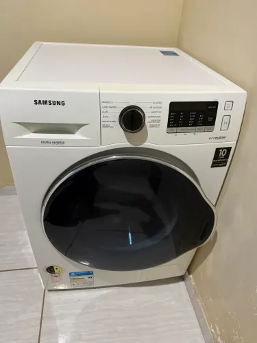 Vende-se uma Lava e Seca Samsung 11kg