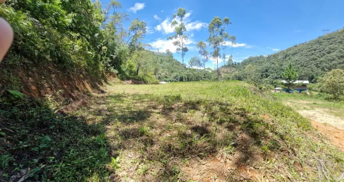 ? Terreno de 2.000 m² com Platô Pronto
