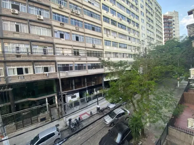 Apartamento de 3 Quartos com Suíte à Venda em Icaraí | 2ª Quadra da Praia 2 lances de esca