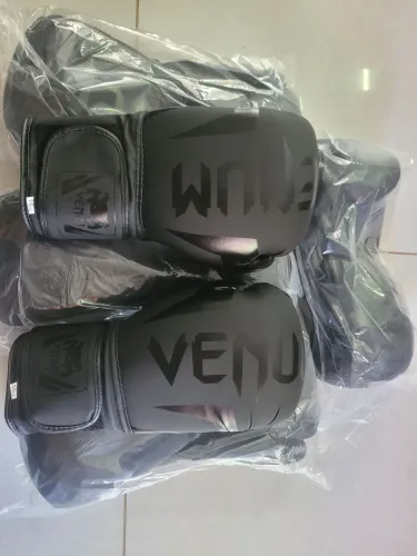 Luvas de boxe lacradas