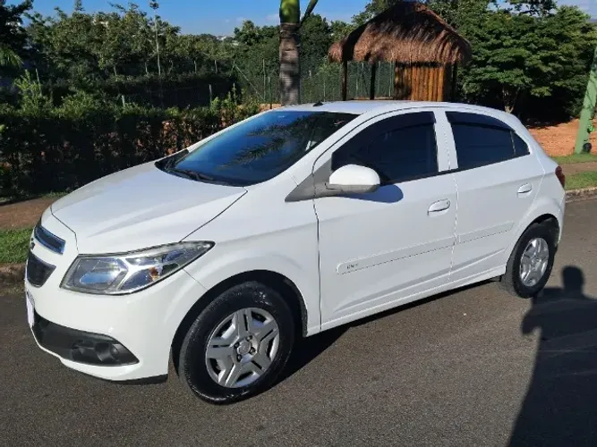 Chevrolet Onix Hatch LT 1.0 8V Flex Power Mec. 4P 2014