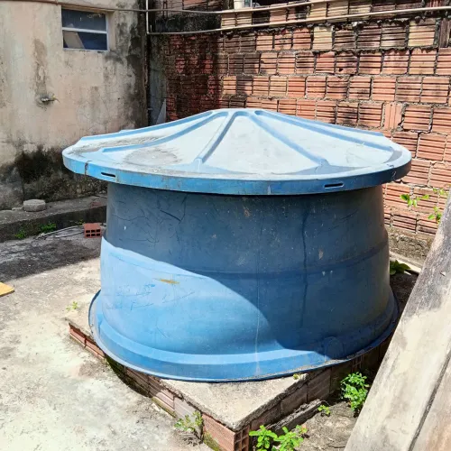 Caixa de água 5000L usada