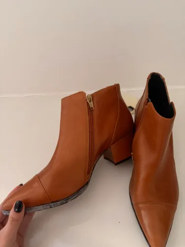 Bota Luiza Barcelos Cano Baixo