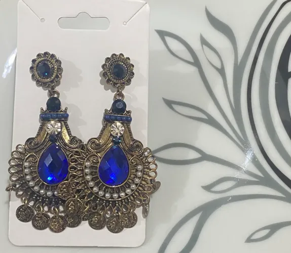 Brincos e bijuterias 