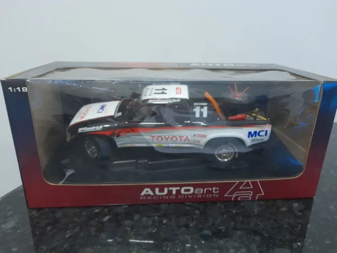 Miniatura Toyota Trophy Truck 1:18