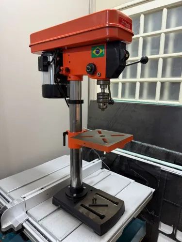 Furadeira de Bancada 1/2CV 220V Intech Machine