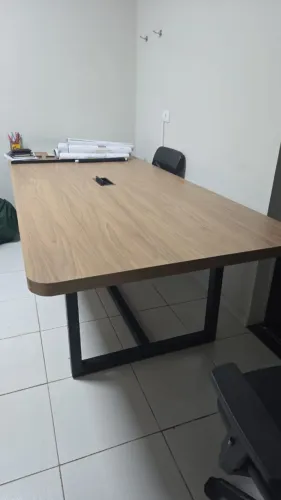 Vendo mesa para reunião 