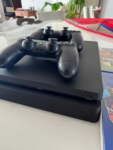 Playstation 4 Slim 1 TB