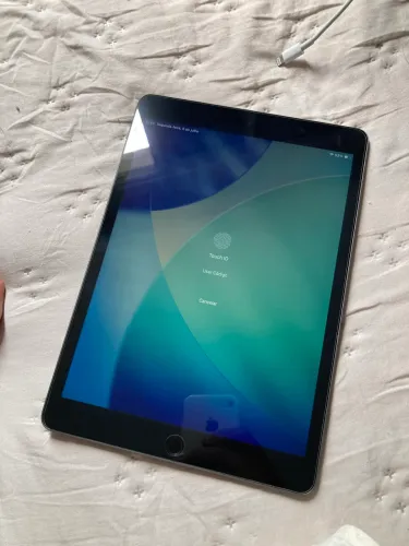 iPad 9 sem marcas e uso em perfeito estado com a caixa original