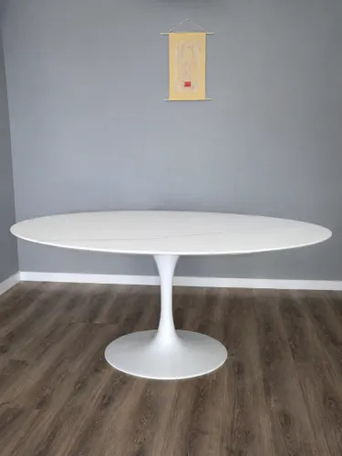 Mesa Saarinen Oval - Branco Extra - 1.80 x 1.00