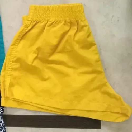 Shorts em tecido amarelo mostarda cintura de elástico tam M Usado