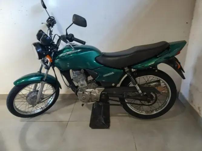 Motocicleta super conservada.