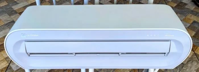 Evaporadora de Ar Condicionado ELETROLUX COLOR ADAPT 12000 btus ( NOVA).
