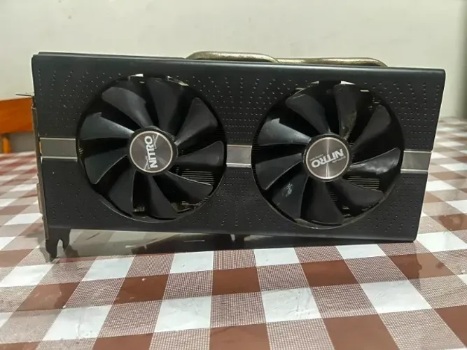 Placa de Vídeo Sapphire Nitro+ RX 570 4GB GDDR5 - Excelente Estado