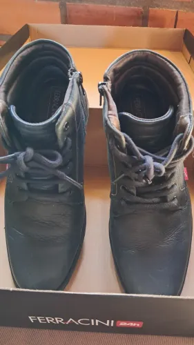 Bota em couro