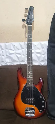 Contrabaixo Seven 4 cordas ( Modelo STRING RAY)