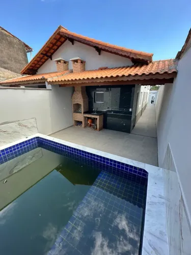Casa com piscina a venda no Santa Terezinha em Itanhaém.