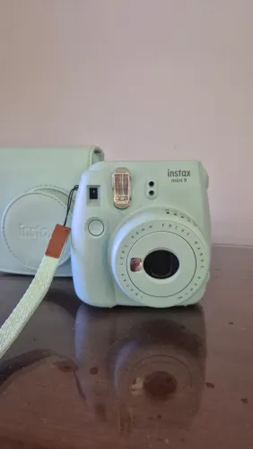 Câmera Instantânea FujiFilm Instax Mini 9 + Case original