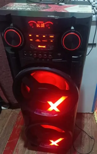2 caixa de som cada uma por 550