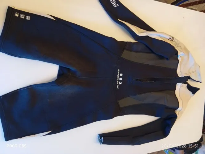 roupa de mergulho Billabong no estado