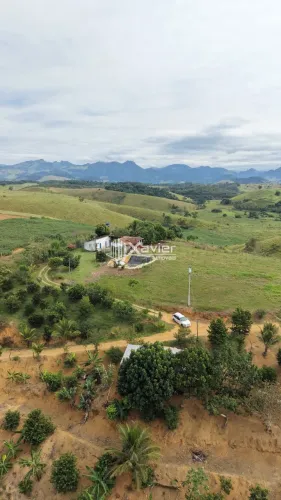 Sítio produtivo à venda em Alfredo Chaves/ES com casa sede, curral, café, banana da terra 