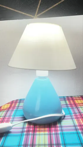 Vendo um lindo abajur azul claro!