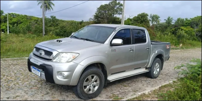 Vendo Hilux srv 11 automático conservada para exigente