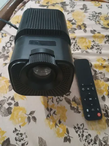 Projetor portátil e de fácil manuseio apenas R$:250