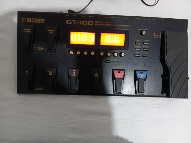 Pedaleira boss GT100 no dinheiro R$2.500 na troca R$3,000