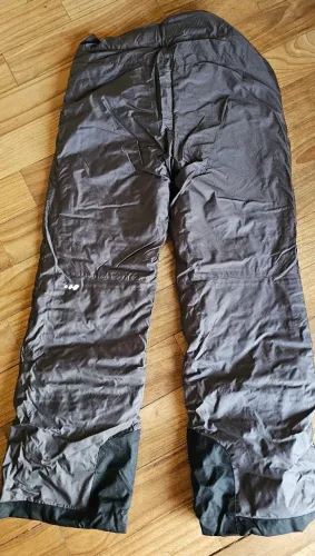 Calça de ski nova sem uso, com etiqueta!