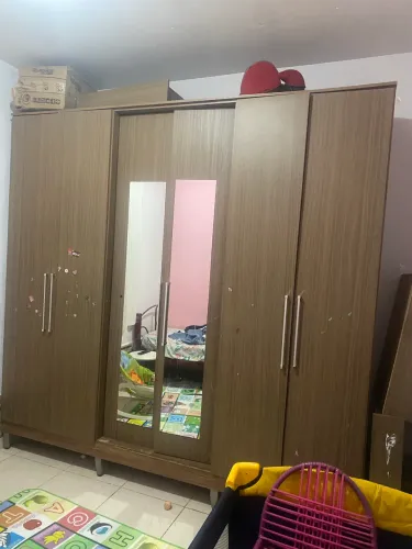 Vende-se Guarda Roupa