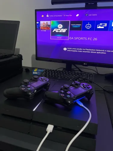 PS4 Slim 500gb + 2 controles + Fifa 26