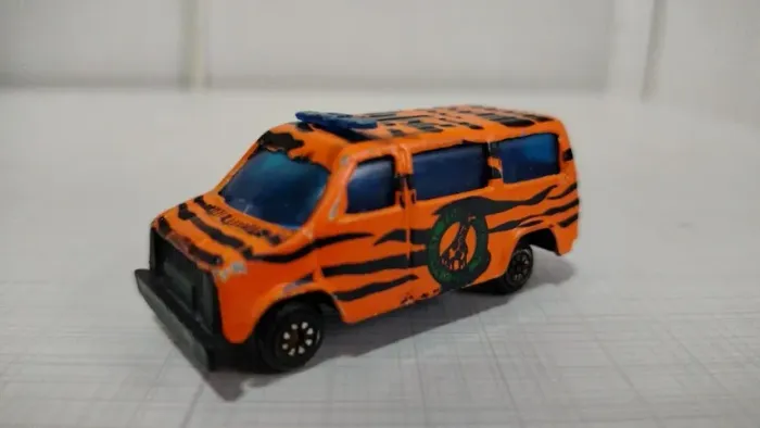 Miniatura Furgão Laranja