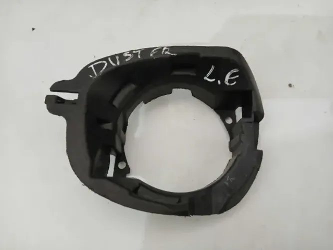 SUPORTE FAROL MILHA DIREITO RENAULT LOGAN SANDERO DUSTER 2007/2020