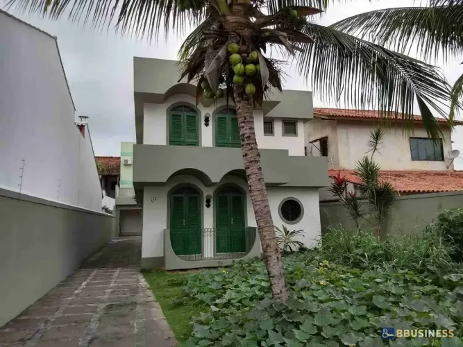Casa Duplex Estilo Colonial à Venda na Pelinca com 4 quartos Amplo Terreno de 10x35, Campo