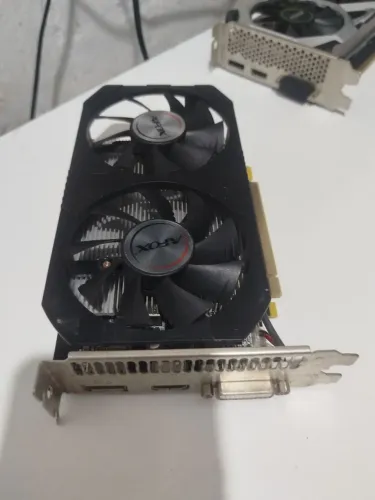 Vendo 01- placa de vídeo (com defeito, liga e não dá vídeo)