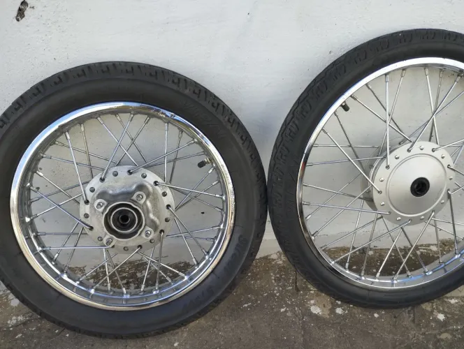 Vendo jogo de rodas com os pneus semi novos Da Pop 110i 