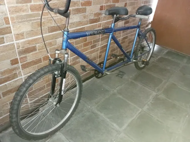 Vendo ou troco bicicleta de dois lugares 