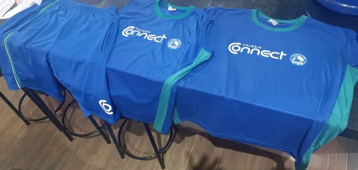 Vendo uniforme usado colégio Connect