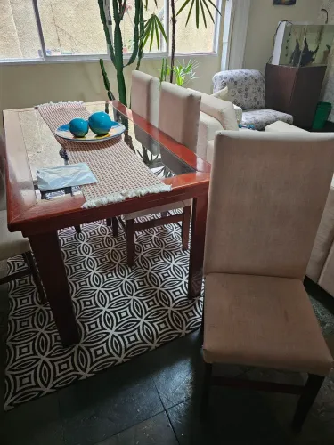 Vendo Mesa de Jantar com 6 cadeiras