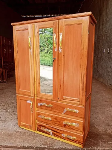 Guarda roupa de solteiro 3 portas madeira muiracatiara NOVO