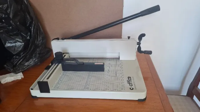Guilhotina Refiladora de Papel A4 - até 400 folhas