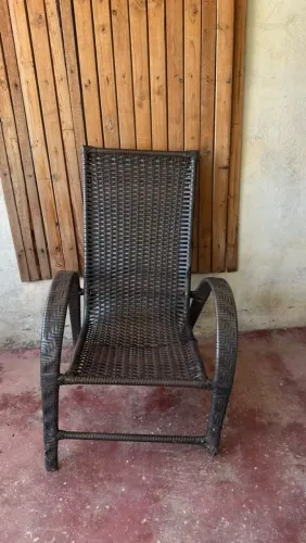Cadeira de jardim em fibra sintética