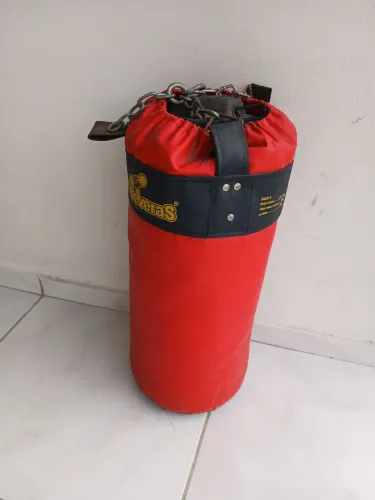 Vendo saco de boxe seminovo