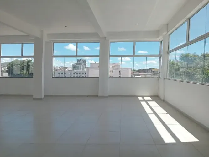 Andar corrido de 360m² - no centro de Sete Lagoas 