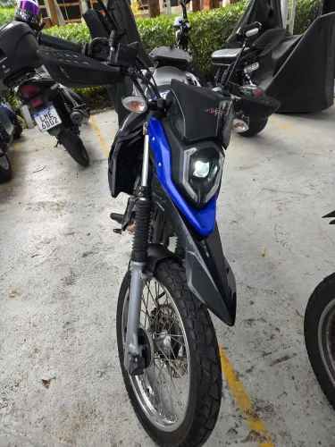 Crosser Z ABS pouco rodada avalio troca maior valor