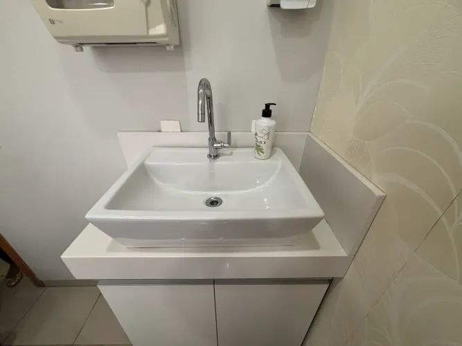 Pia com Bancada e Armário