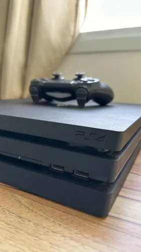 PlayStation 4 Pro - 1 controle 